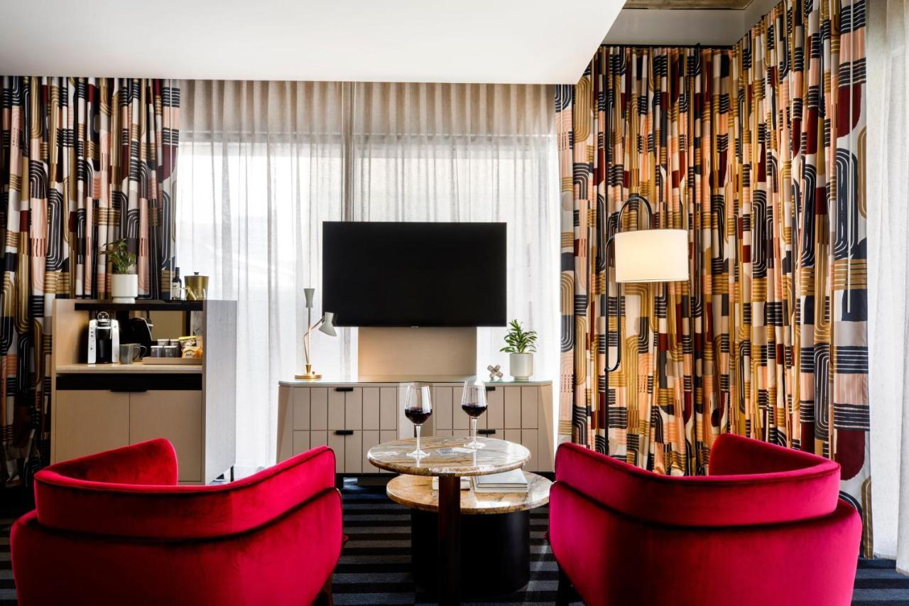 Queen Room Two Queen Beds City View