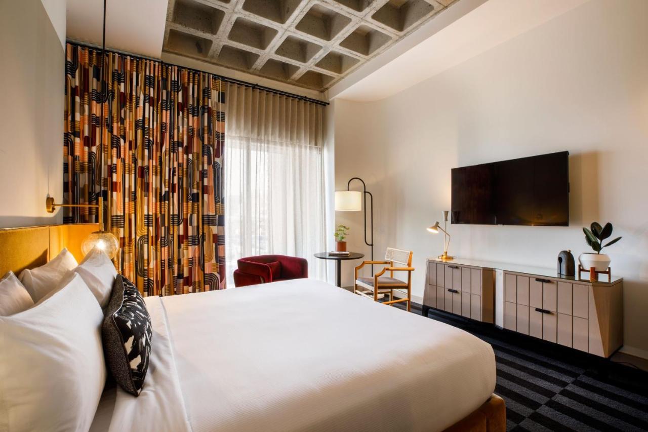 Deluxe King Room City View