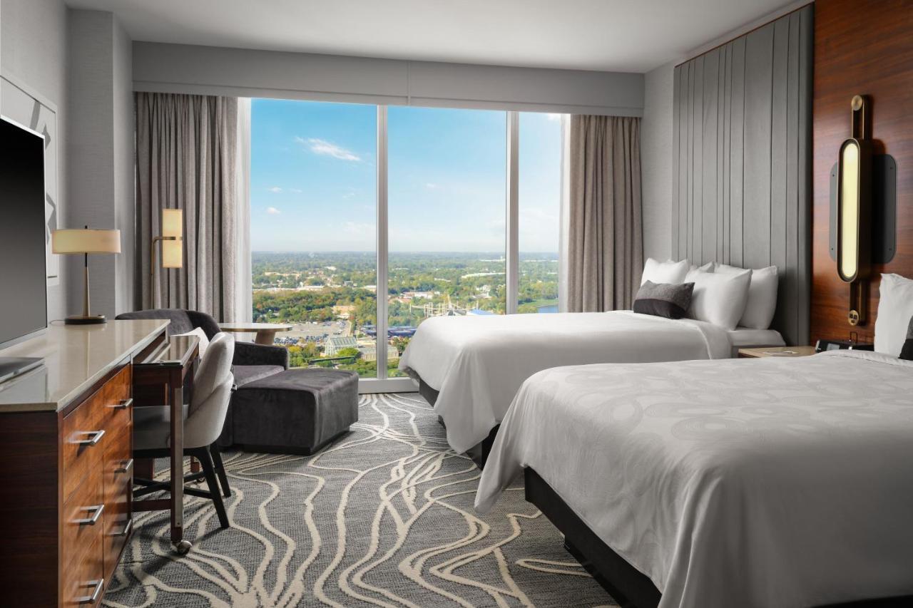 Queen Room Two Queen Beds Skyline View
