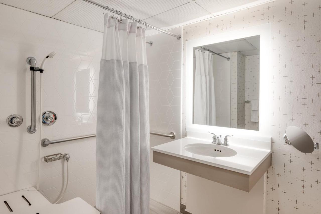 Standard Queen Room Roll Shower Mobility Access