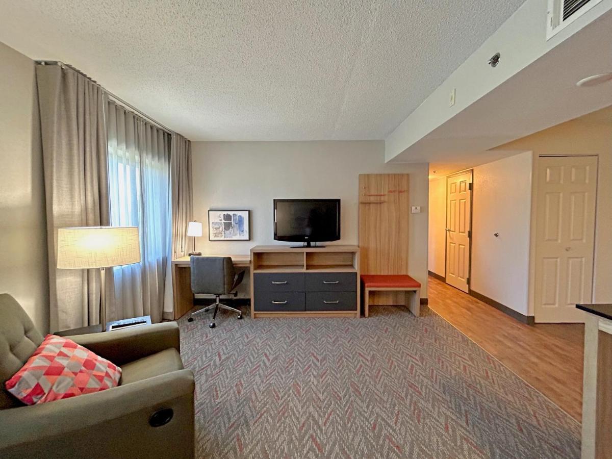 One-Bedroom King Suite