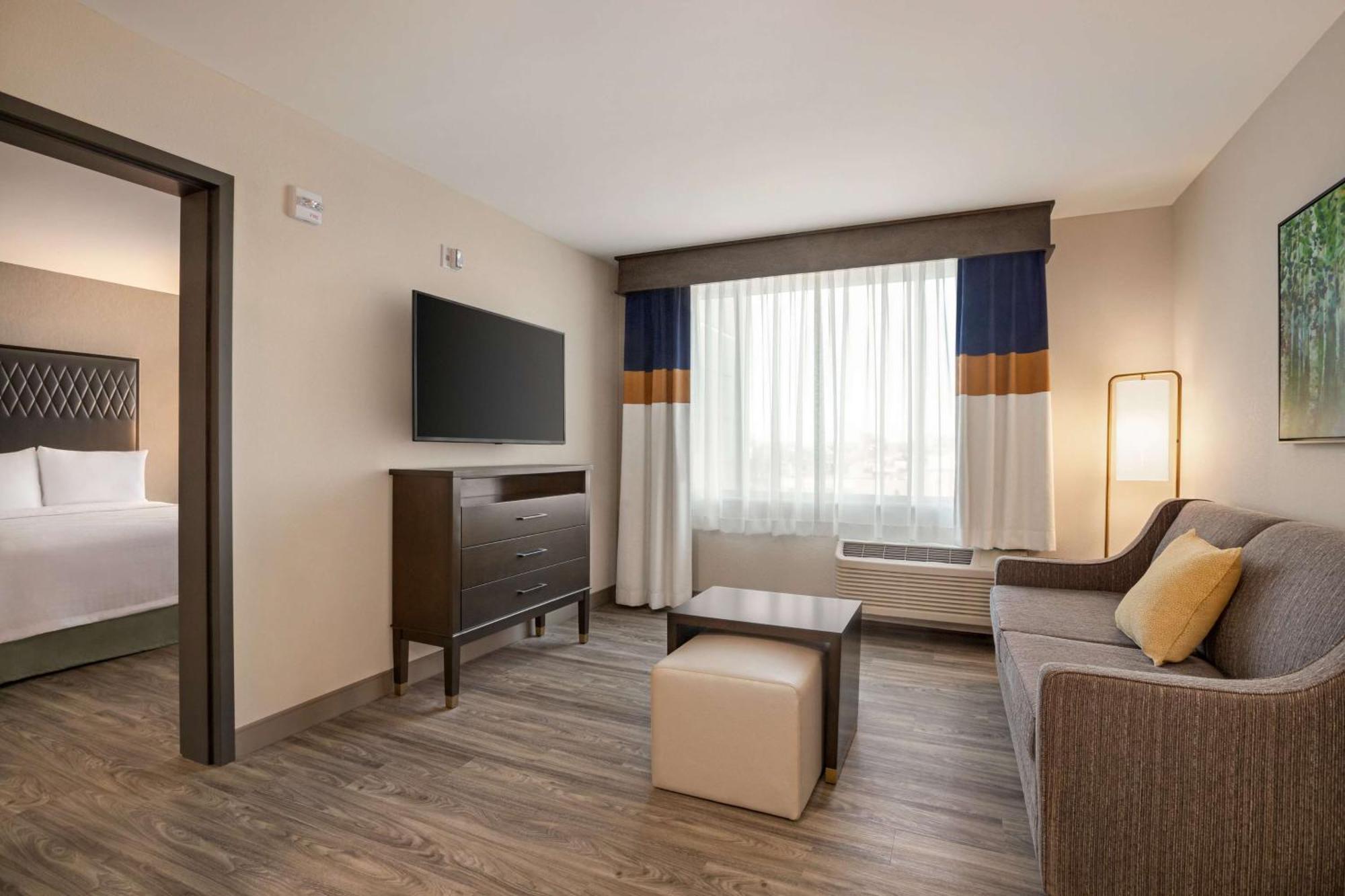 Queen Suite with Two Queen Beds - Mobility and Hearing Access/Non-Smoking