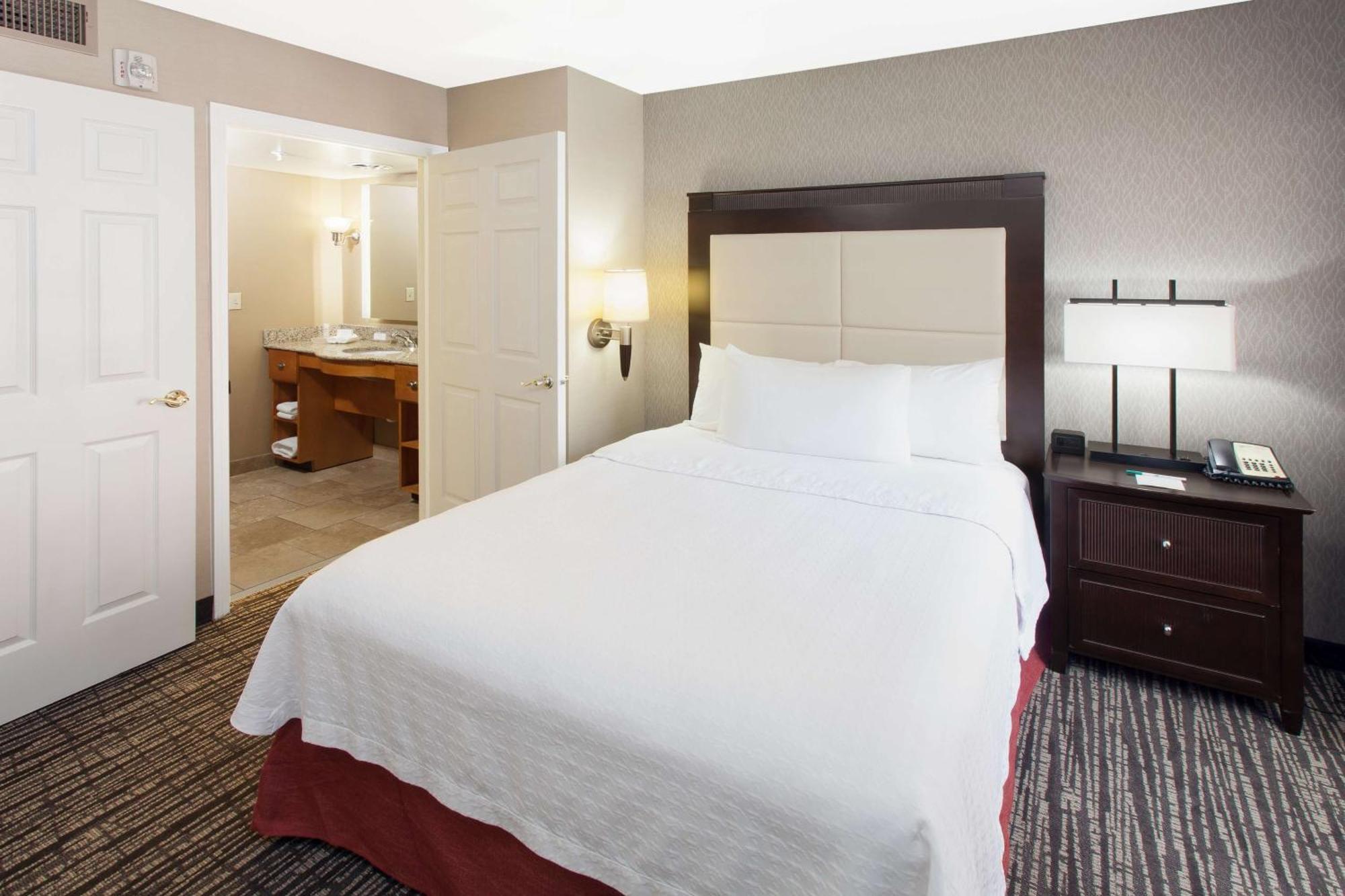 Double Room with Tub - Mobility and Hearing Access/Non-Smoking