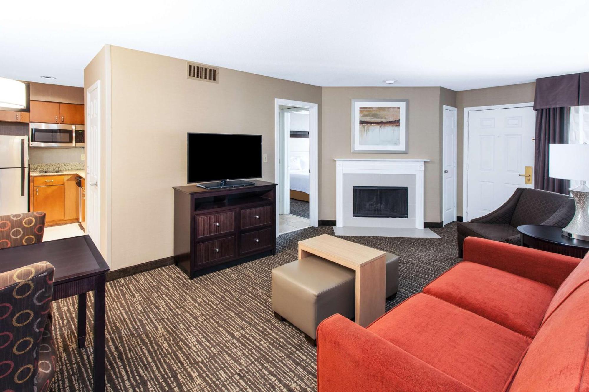 One-Bedroom King Suite with Fireplace - Non-Smoking