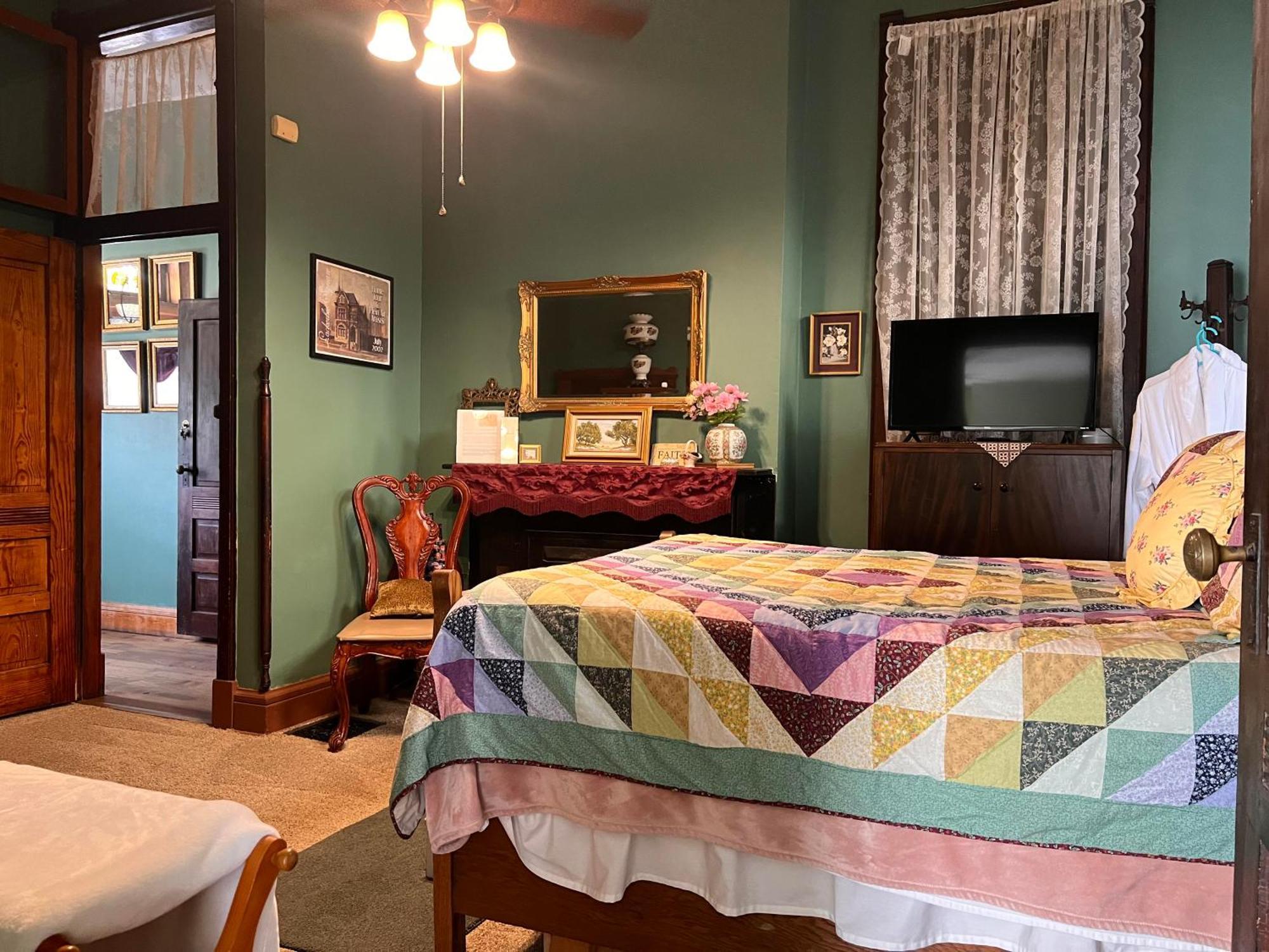 Deluxe Double Room Bath