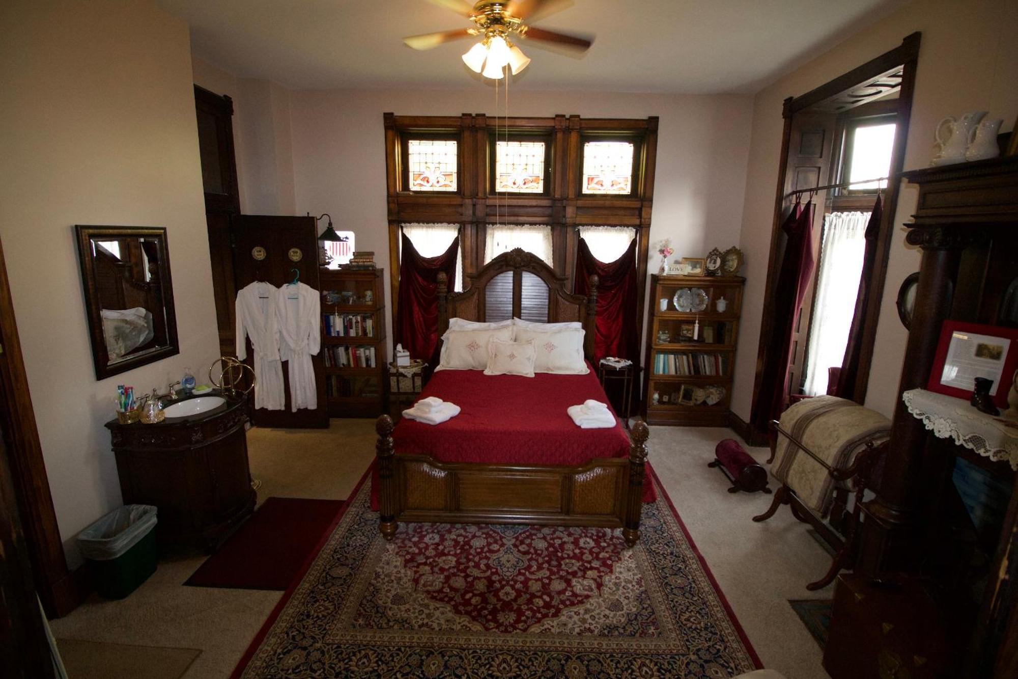 Deluxe Double Room Shower