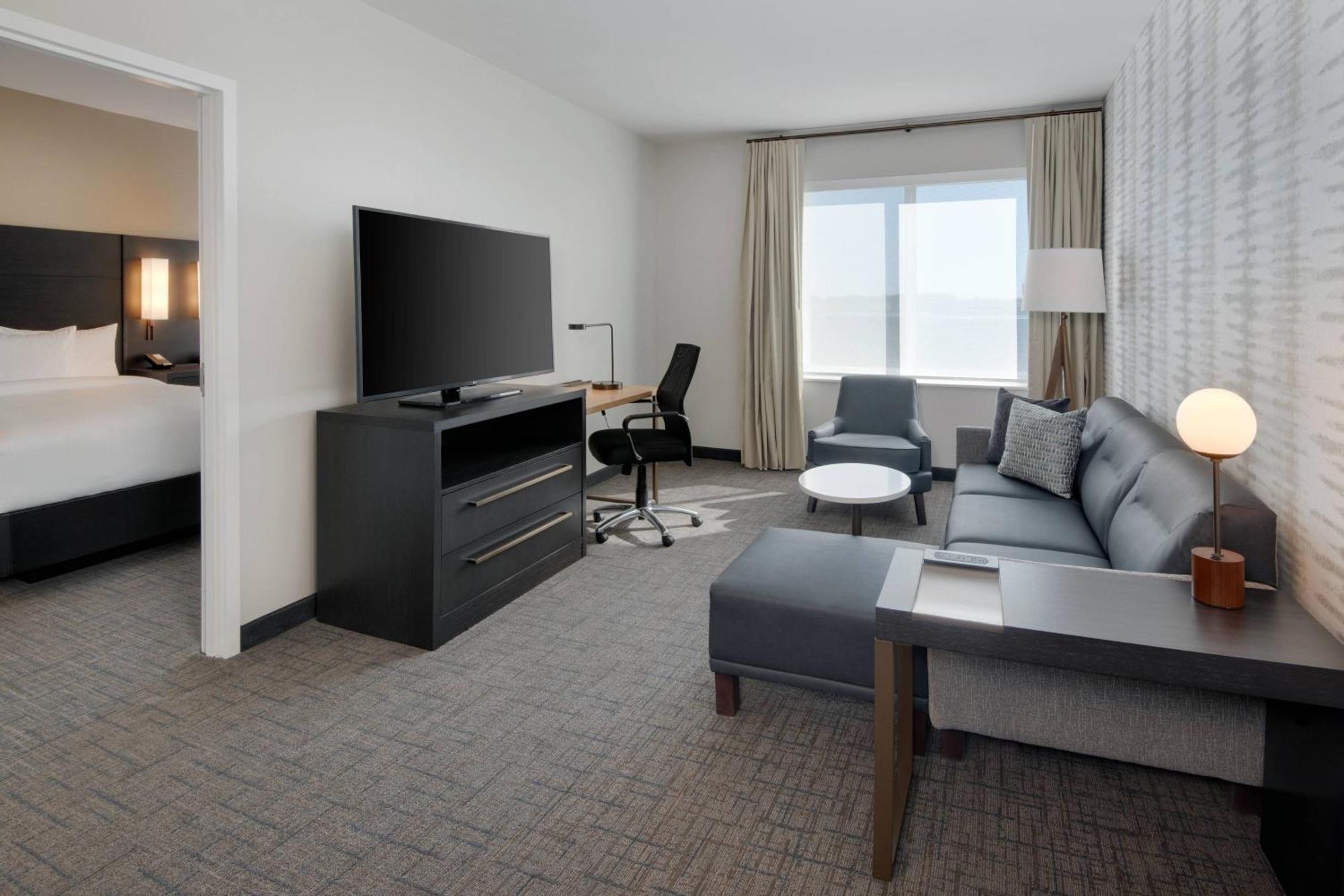 One-Bedroom Queen Suite