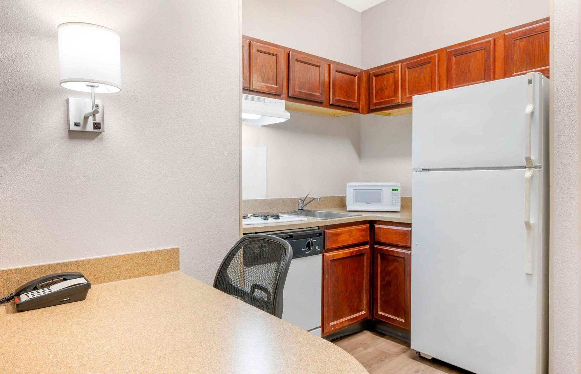 Deluxe Studio with Two Double Beds - Non-Smoking