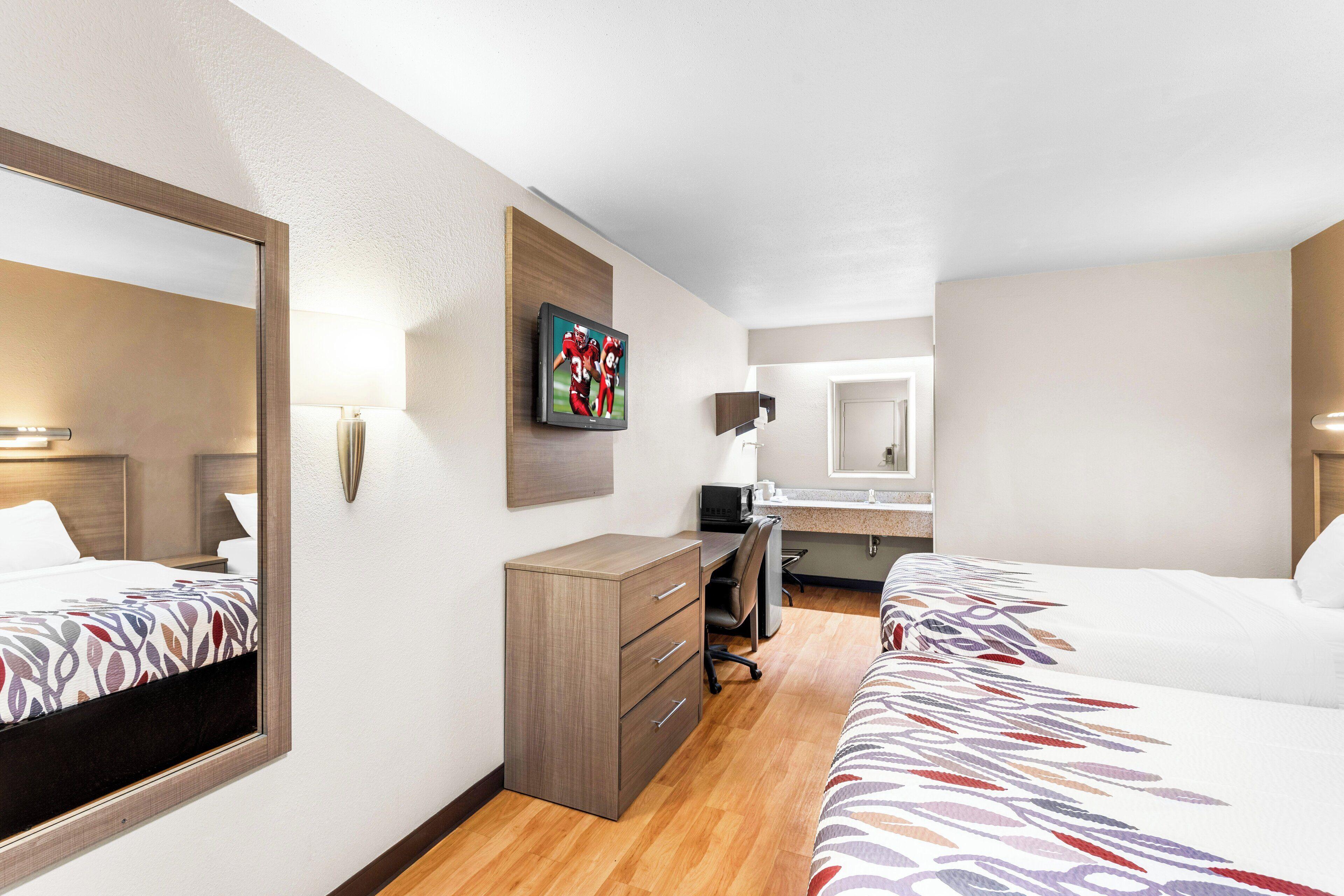 Deluxe Room Two Double Beds Smoke