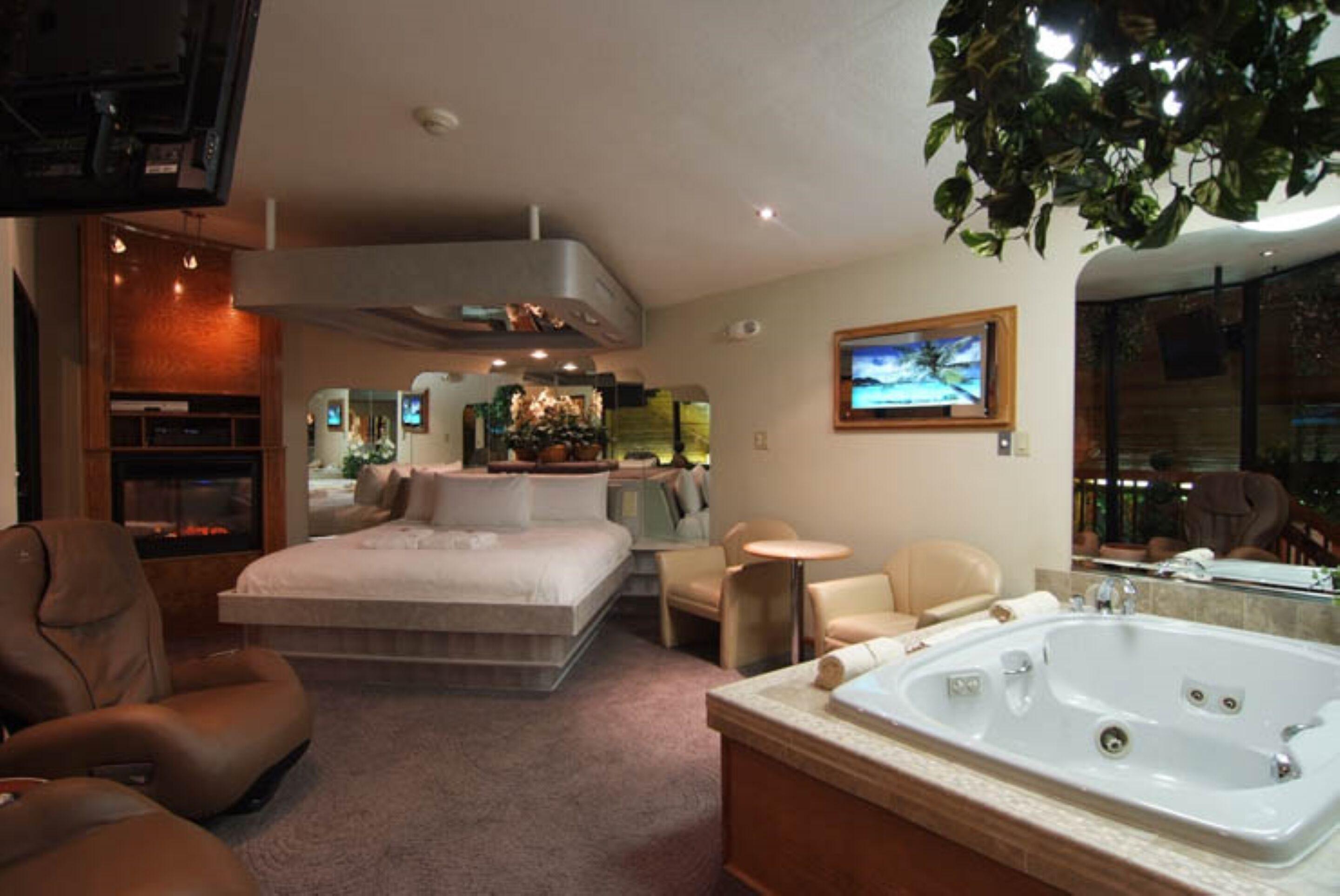 Chalet Swimming Pool Suite
