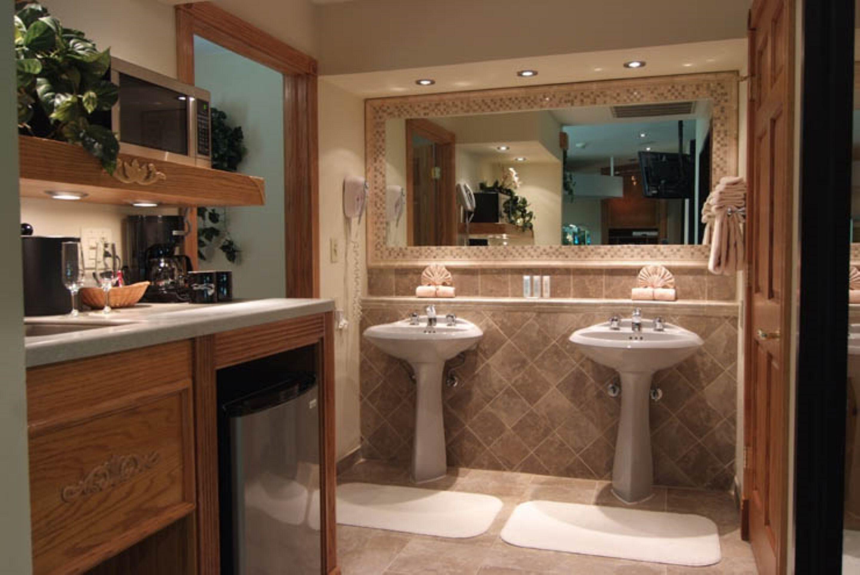Chalet Swimming Pool Suite
