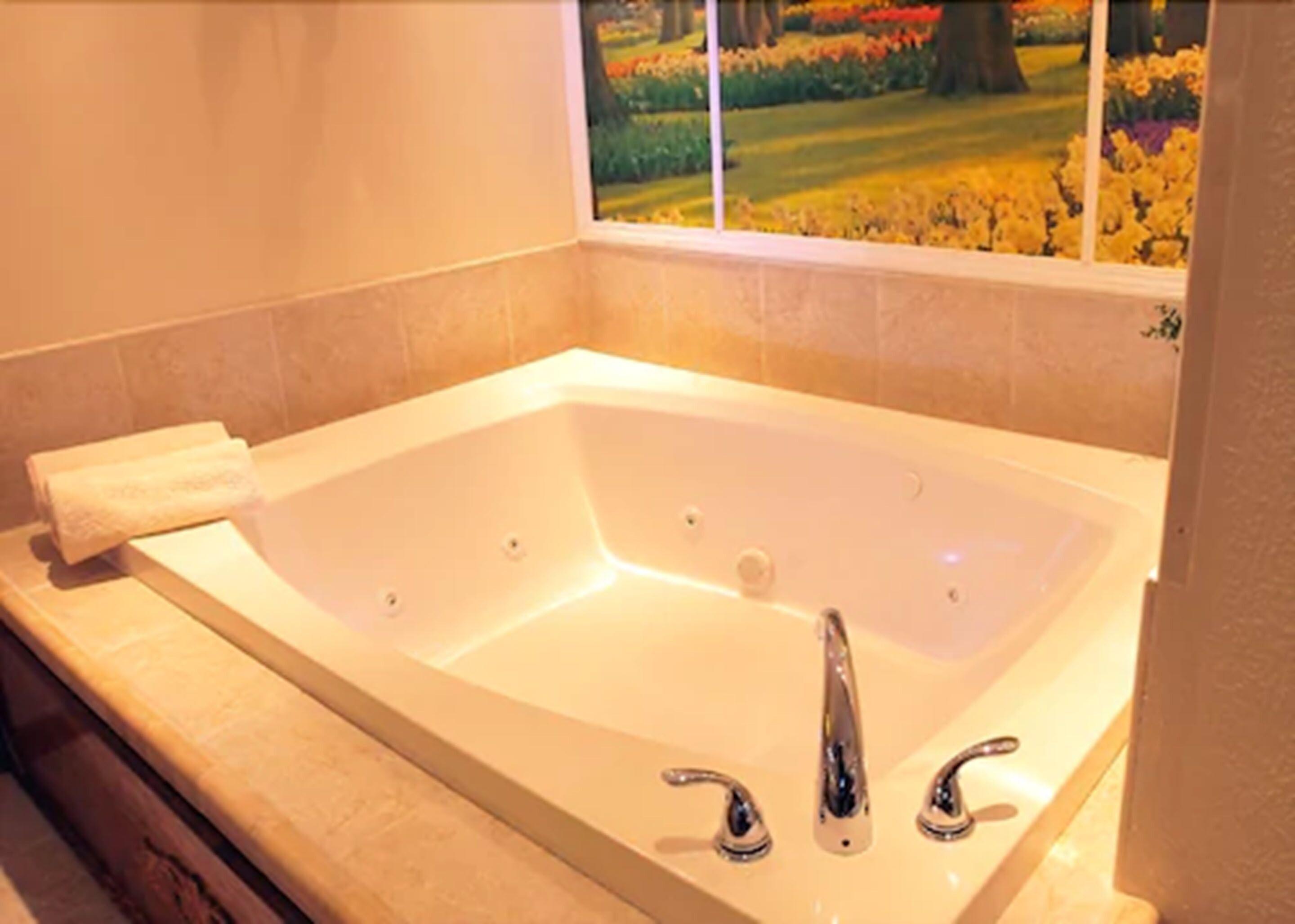 Deluxe Whirlpool Suite