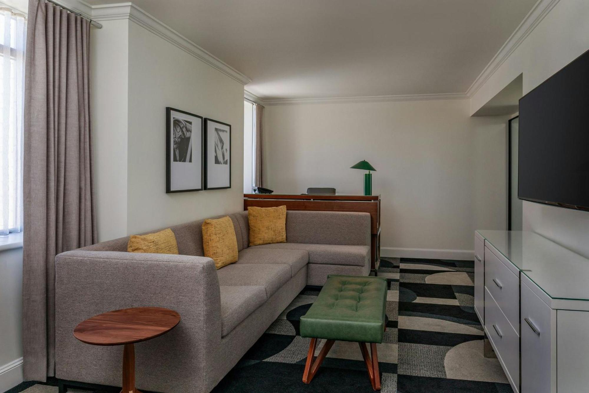 1 Bedroom Suite 1 King
