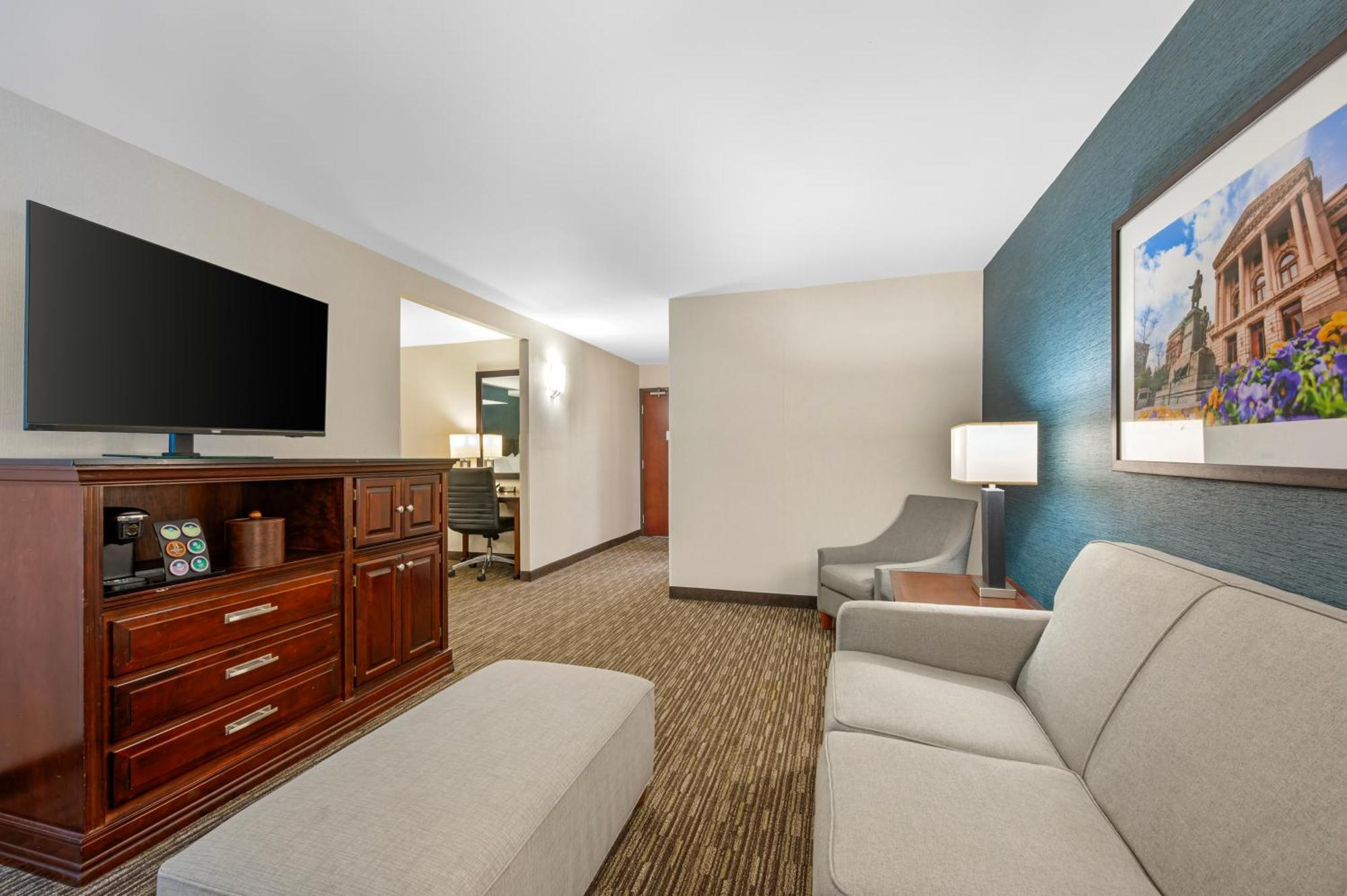 Queen Suite Two Queen Beds