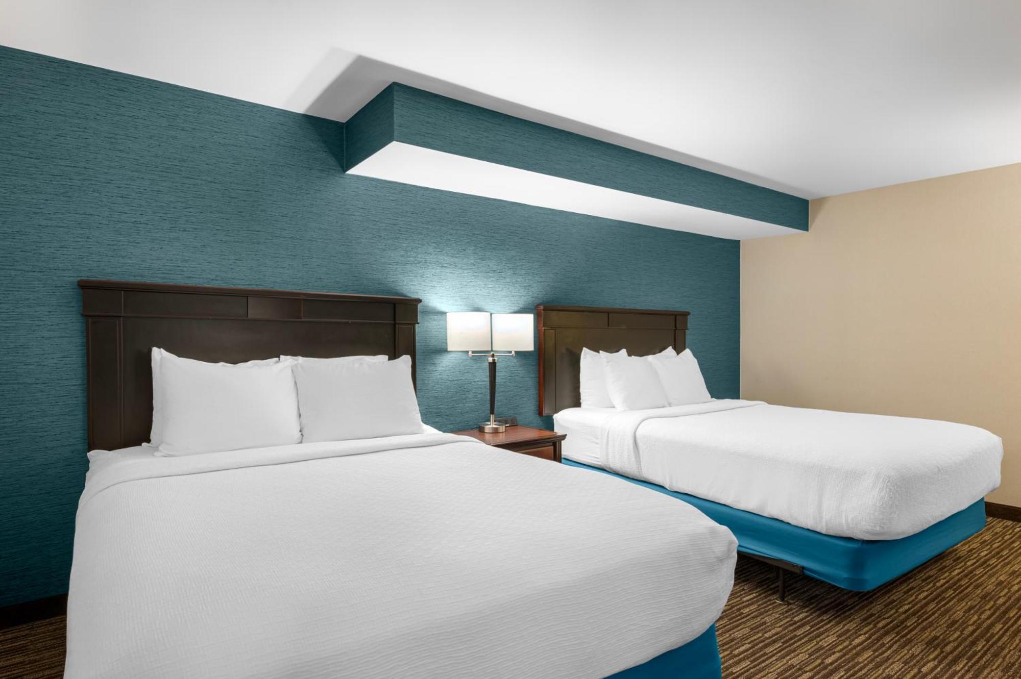 Queen Suite Two Queen Beds
