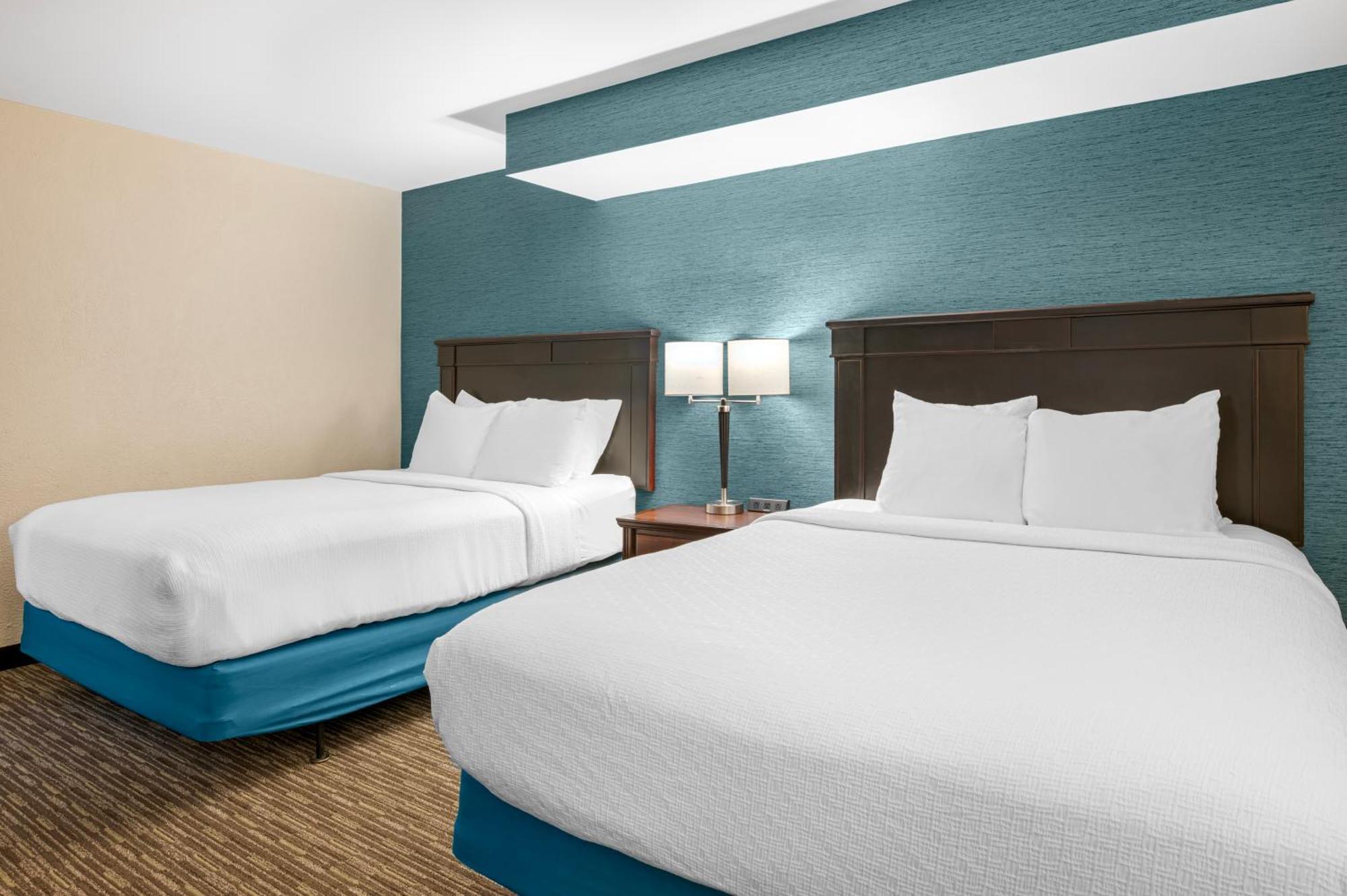 Queen Suite Two Queen Beds