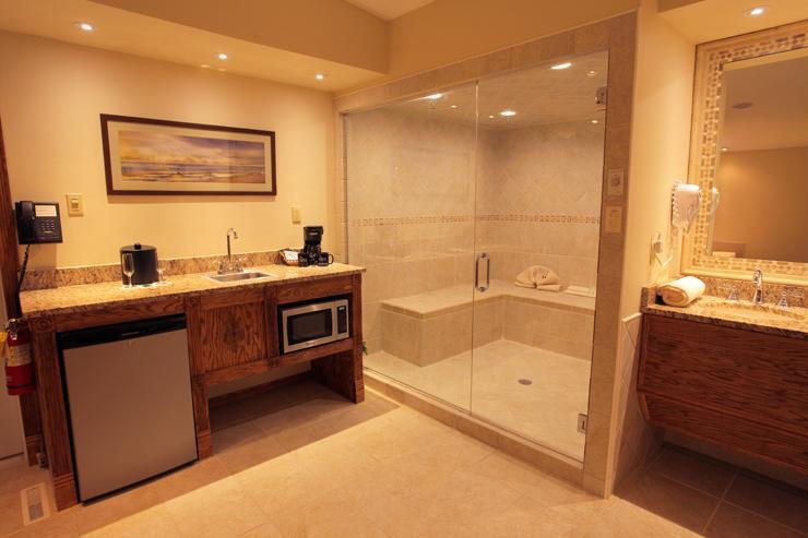 Deluxe Whirlpool Suite