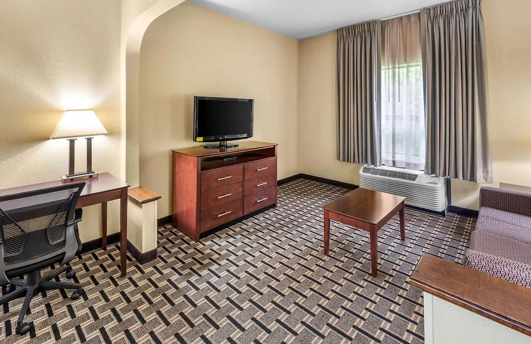 Clarion Inn & Suites Indianapolis Northwest-1
