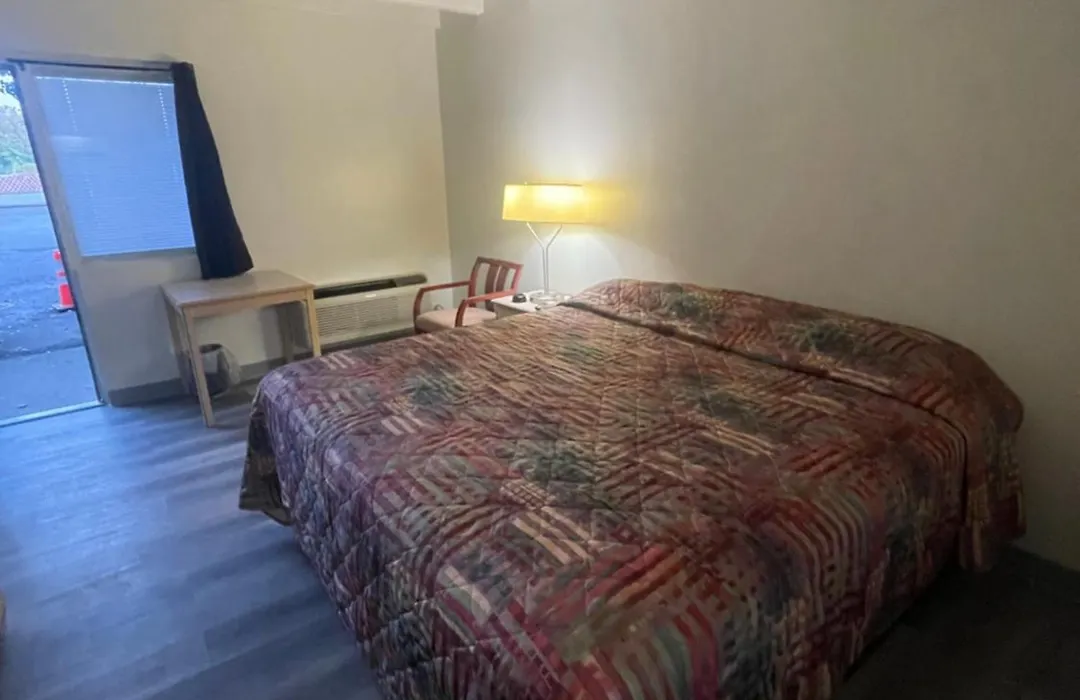 Relax Inn-1
