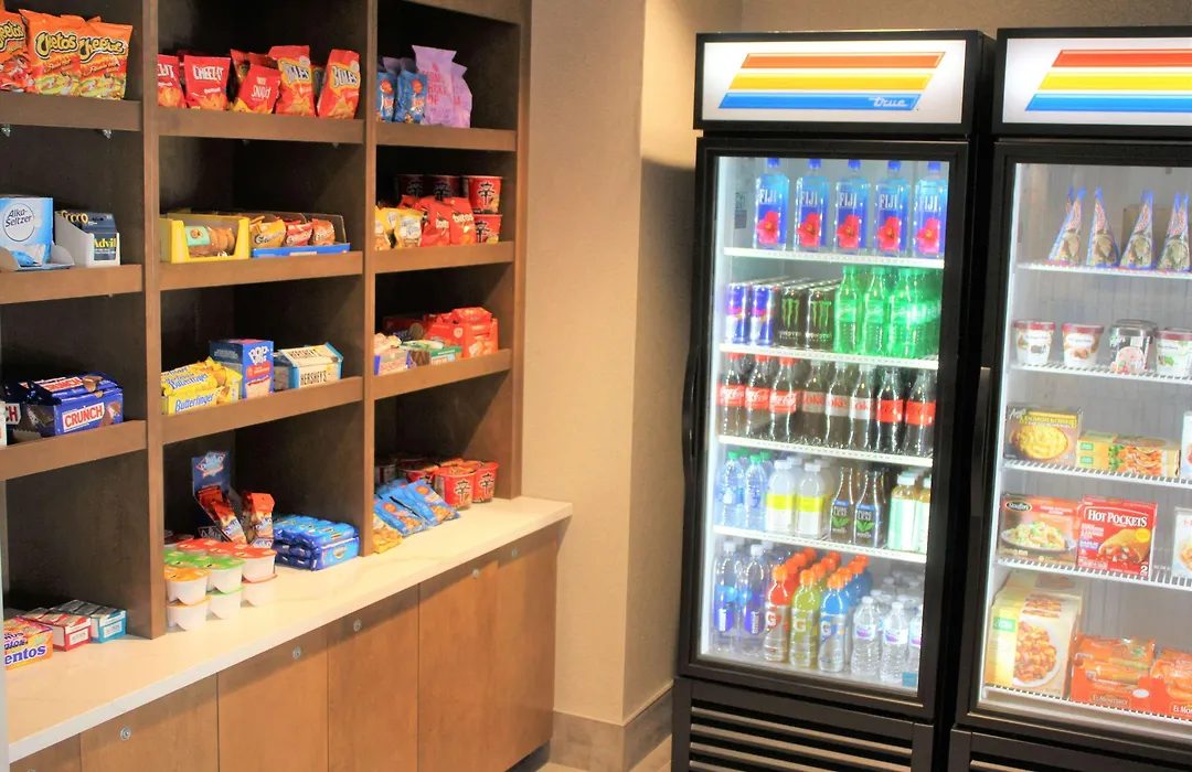 La Quinta Inn & Suites By Wyndham Indianapolis Downtown-1