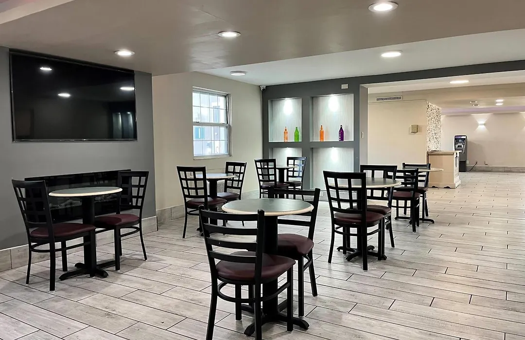 Baymont By Wyndham Indianapolis Airport Lynhurst-1