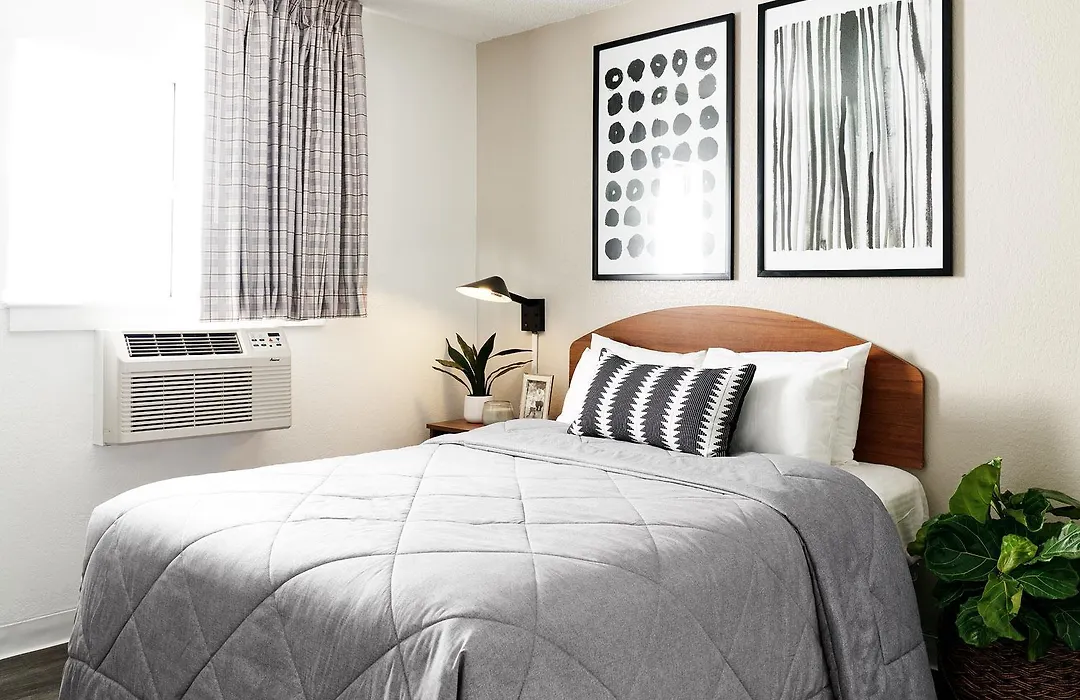 Intown Suites Extended Stay Indianapolis In -I70 Post Drive-1