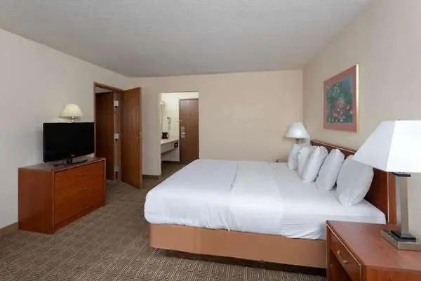 Norwood Inn & Suites By Blisspoint-1
