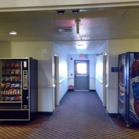 Intown Suites Extended Stay Indianapolis In - Traders Point-3