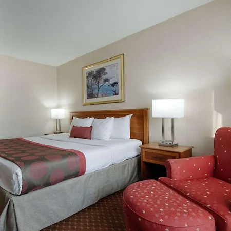 Wingate By Wyndham Indianapolis East-2