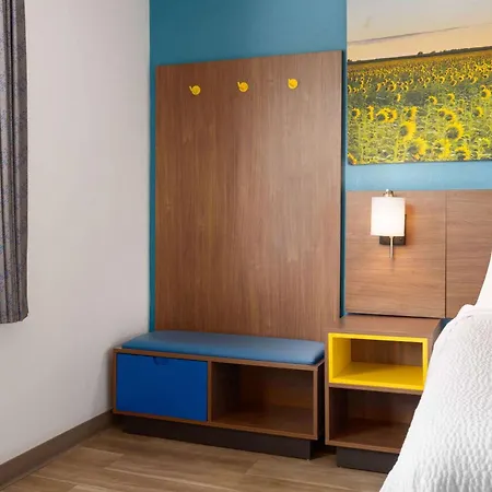 Day'S Inn & Suites By Wyndham Indianapolis Airport East-3