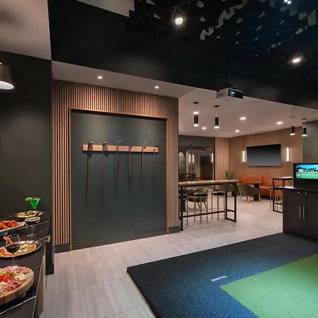 Hilton Indianapolis Hotel & Suites-3