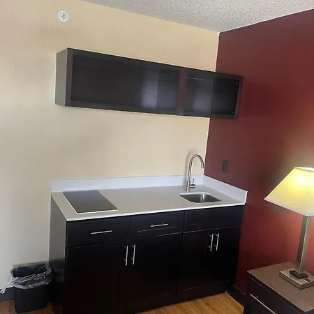 Red Roof Inn & Suites Indianapolis Airport-2