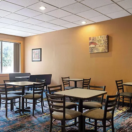Baymont By Wyndham Indianapolis East-2