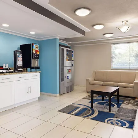 Day'S Inn & Suites By Wyndham Indianapolis Airport East-2
