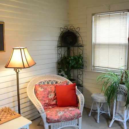 Looking Glass Inn-2