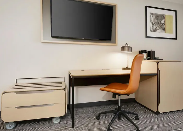 Courtyard By Marriott Indianapolis South Hotel