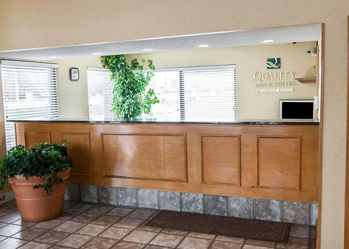 Quality Inn & Suites Indianapolis Northwest