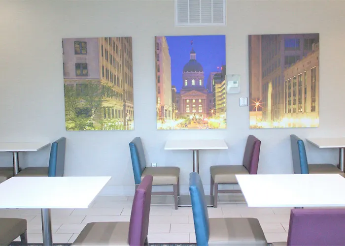 La Quinta Inn & Suites By Wyndham Indianapolis Downtown