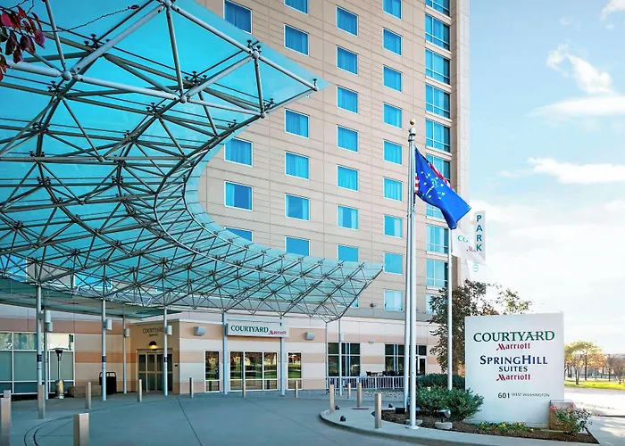 Courtyard By Marriott Indianapolis Downtown Hotel